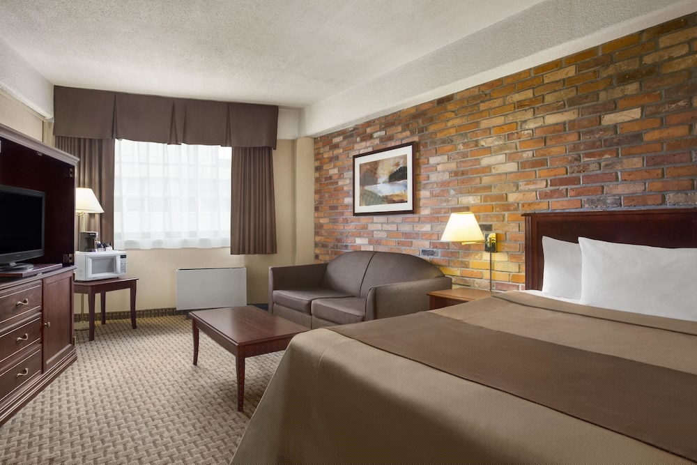 Travelodge by Wyndham Thunder Bay 10/39