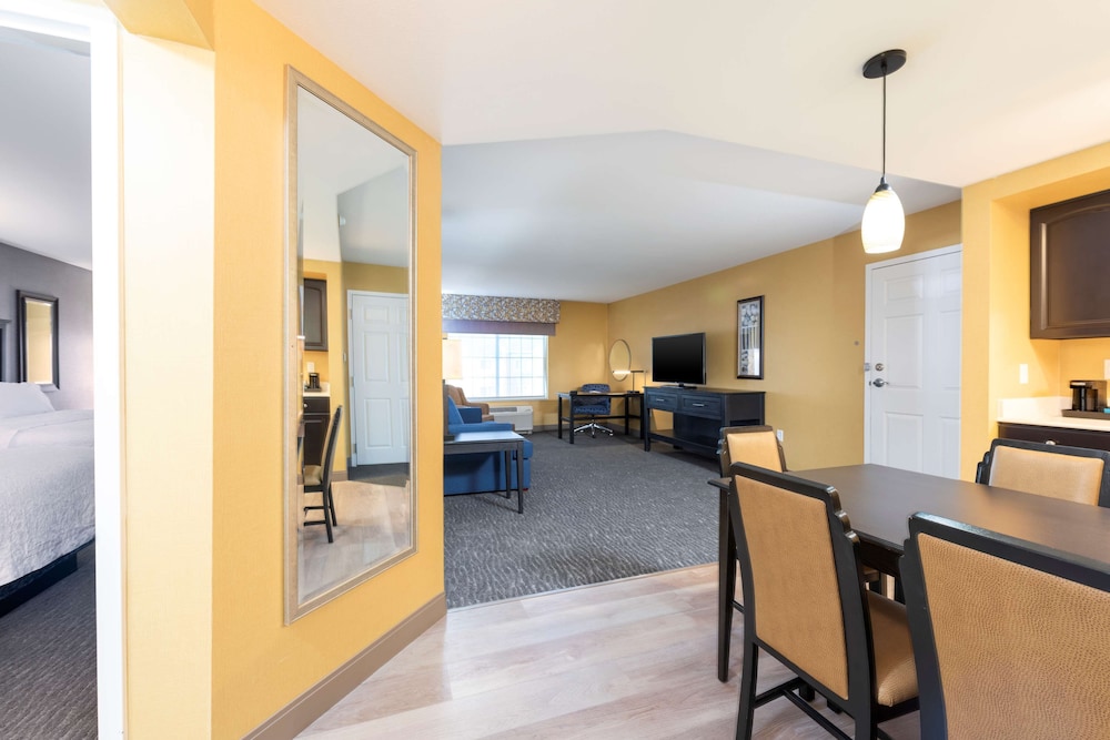 Hampton Inn Holland 38/55