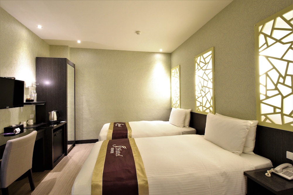 J Hotel 17/60