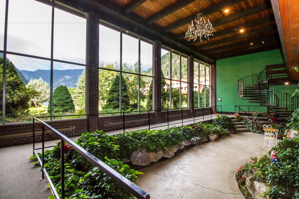 Three Valley Lake Chateau 30/60