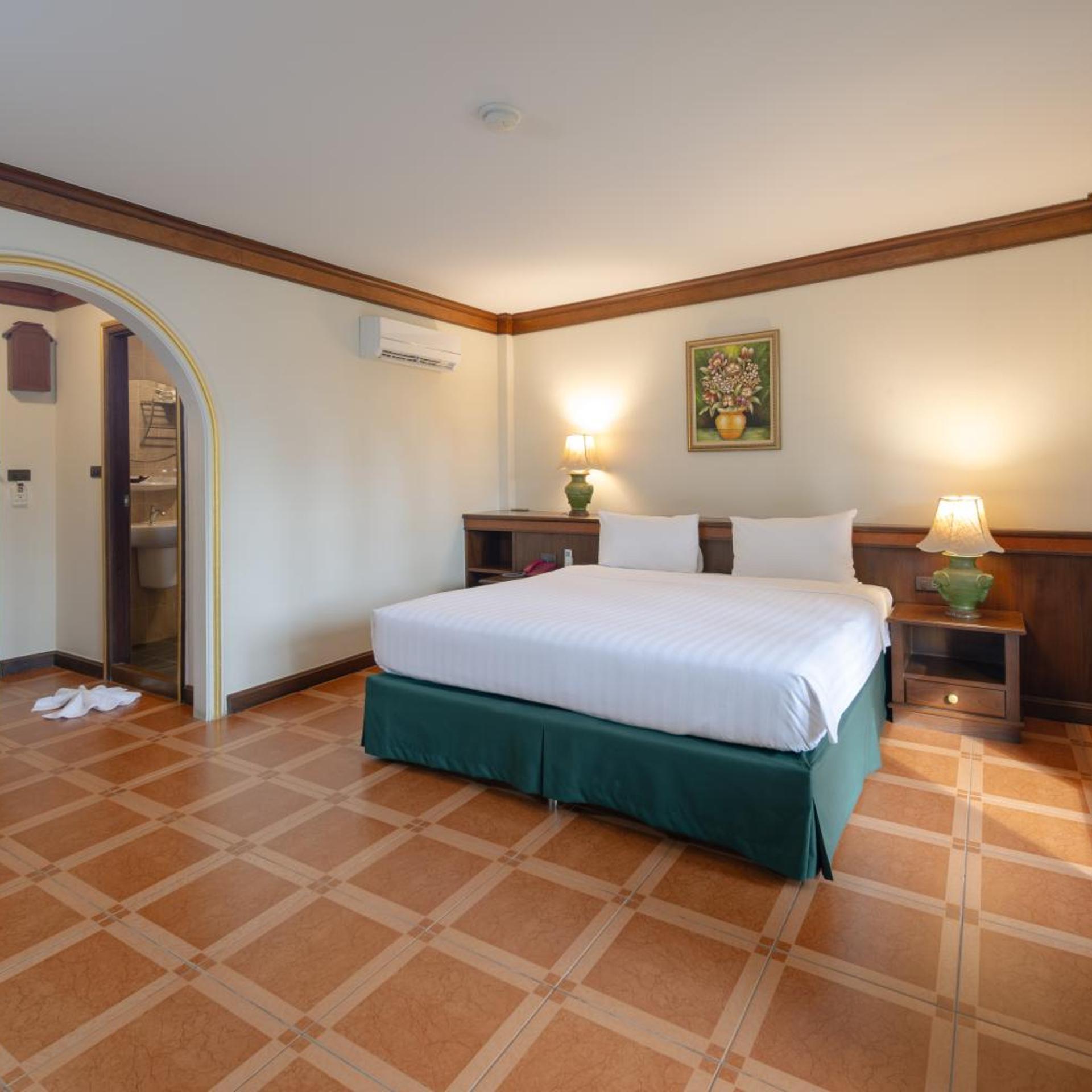 غرفة قياسية بسرير مزدوج، Erawan Hotel 3/3