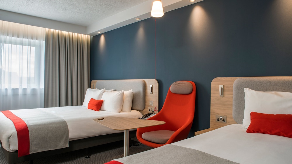 HOLIDAY INN EXPRESS KASSAM STADIUM 29/72