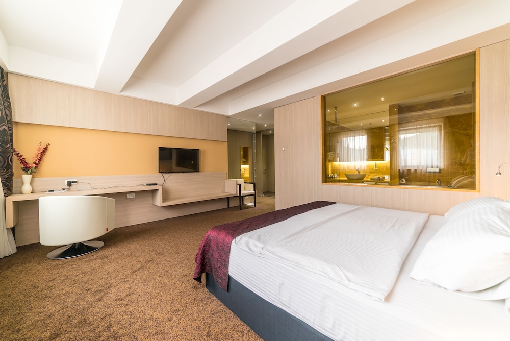 CITY HOTEL MOSTAR 19/69
