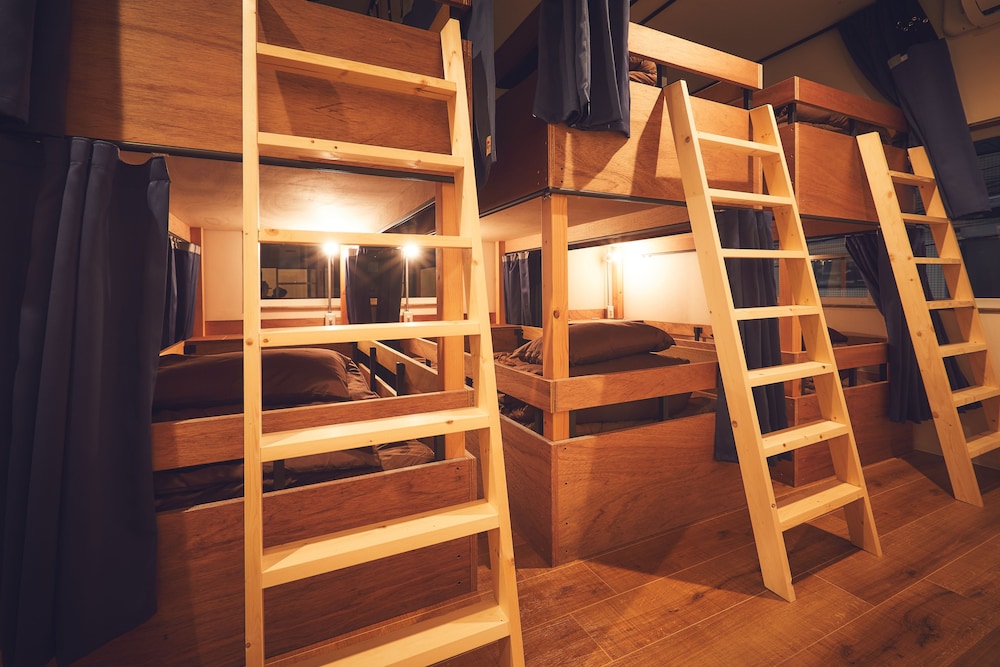 36Hostel 27/44