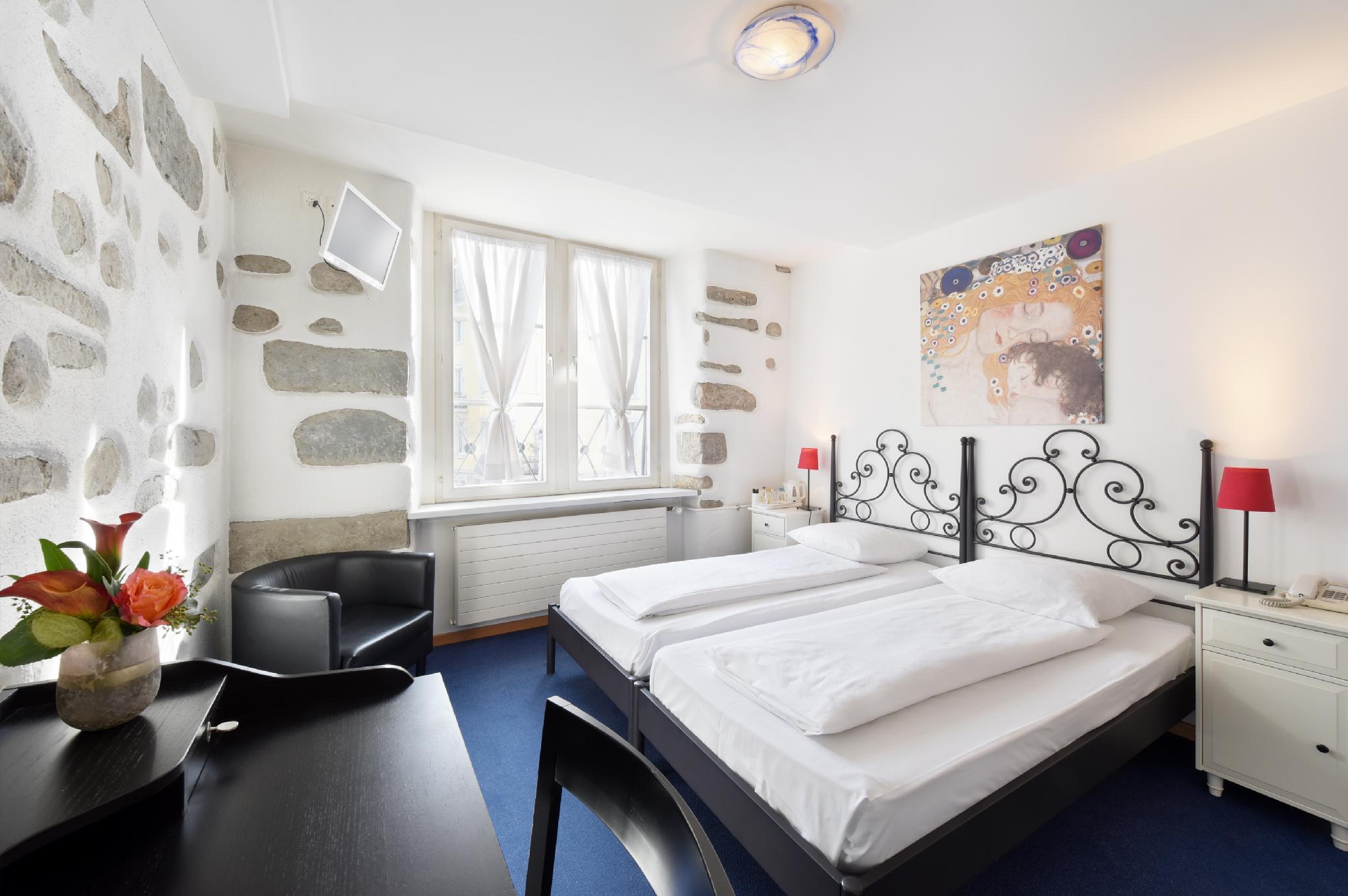 Hotel Hirschen 12/18