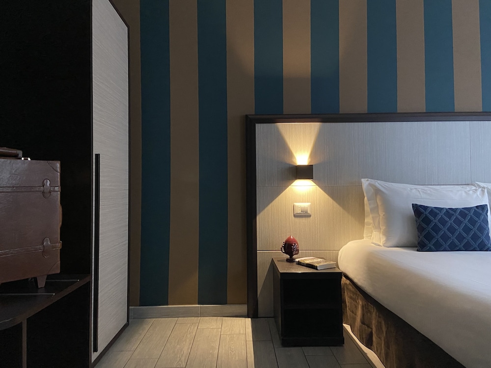 AV Hotel Milano 11/55