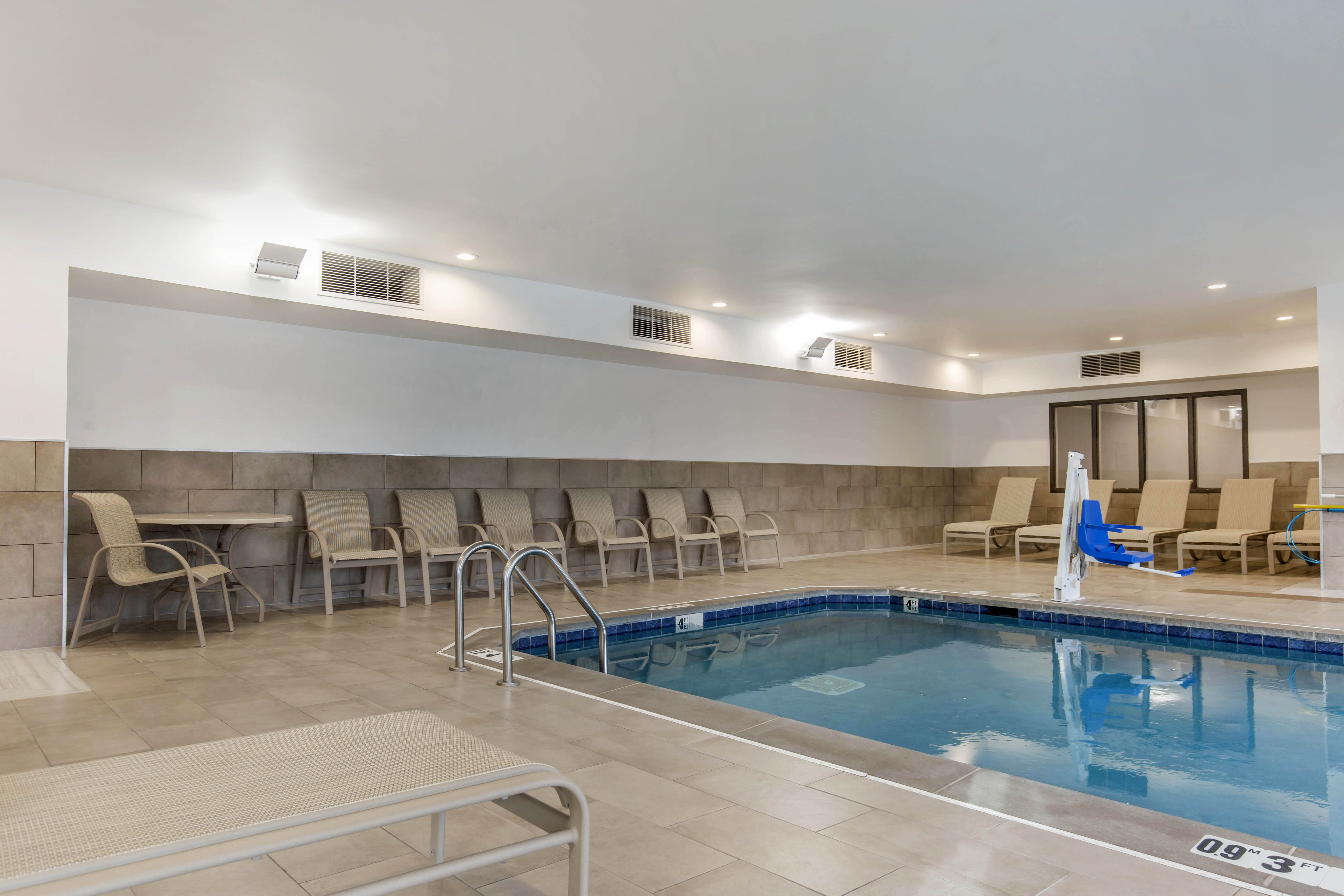 Holiday Inn Express and Suites Chicago West St Charles an IHG Hotel 32/72