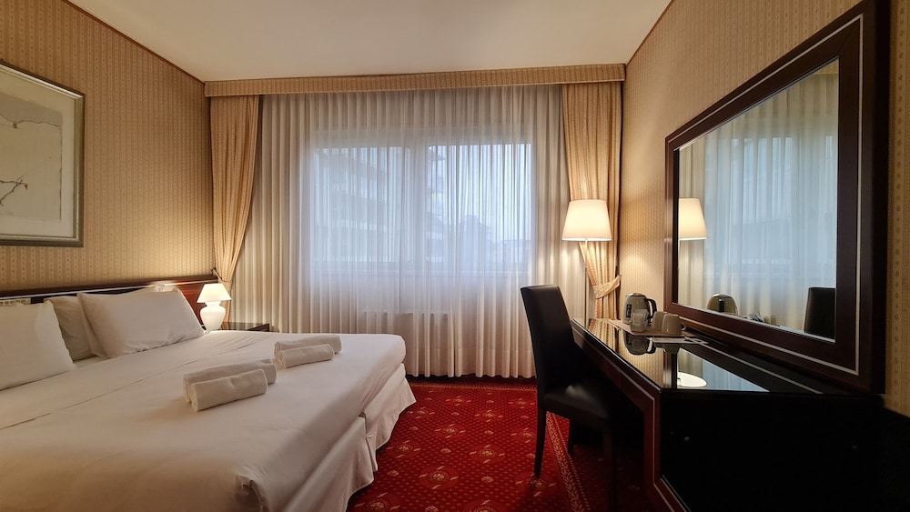 غرفة قياسية بسرير مزدوج، Venice Michelangelo Hotel 2/10