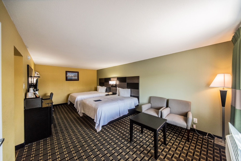 Relax Inn &amp; Suites 19/82