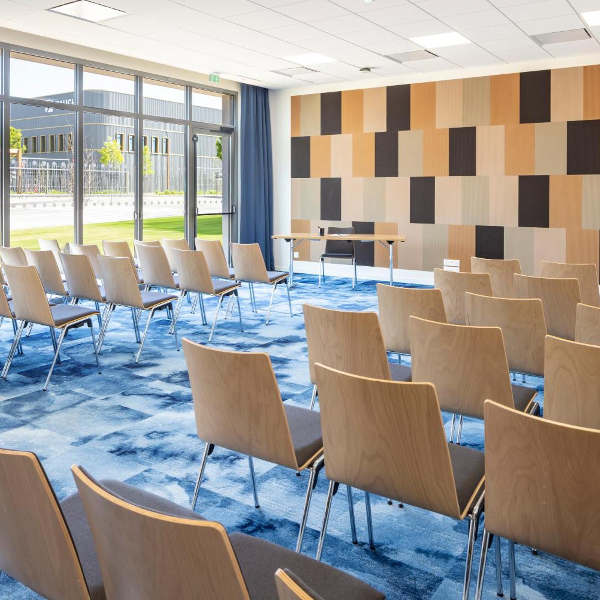 Spark by Hilton Lyon Eurexpo 43/50