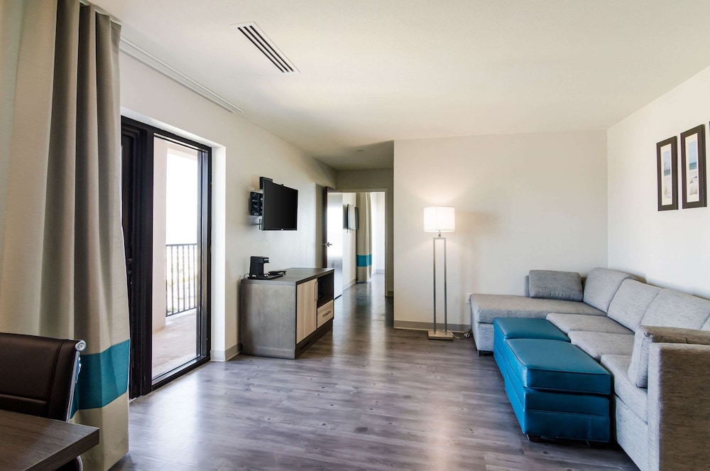 Comfort Inn and Suites Gulf Shores East Beach Near Gulf State Park 31/41