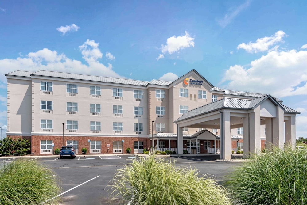 Comfort Inn & Suites Dover near Speedway 53/56