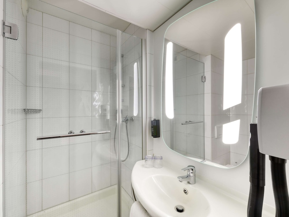 Ibis Zurich City West 18/72
