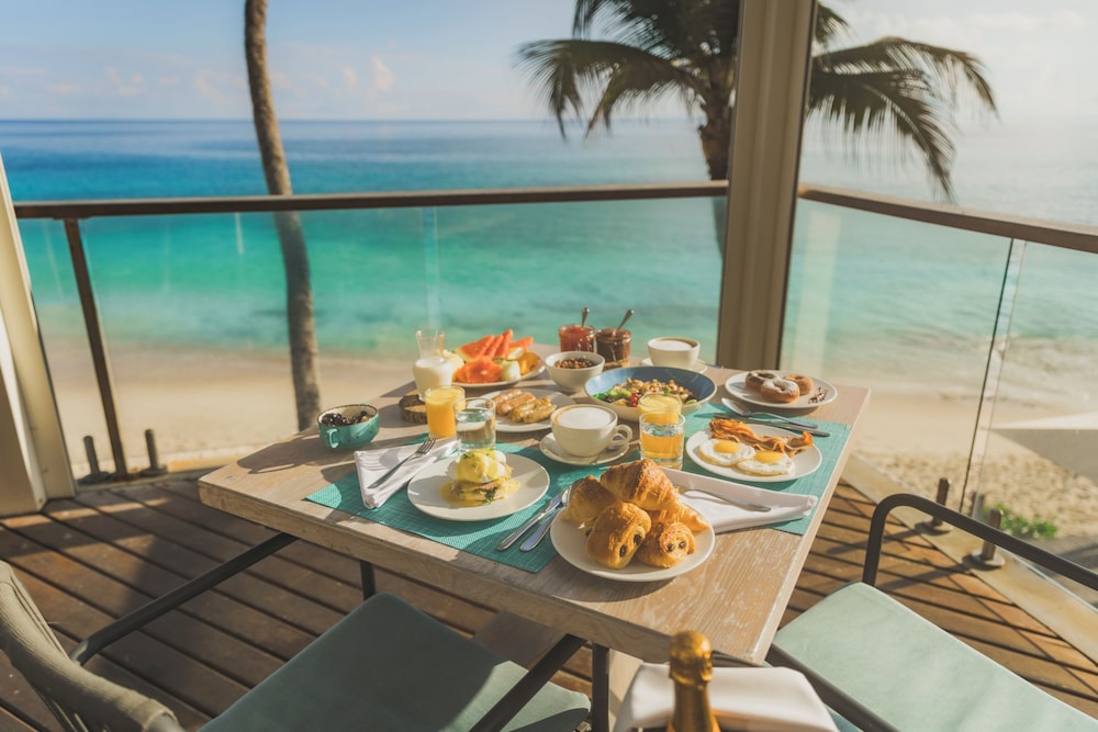 Carana Beach Hotel 49/68