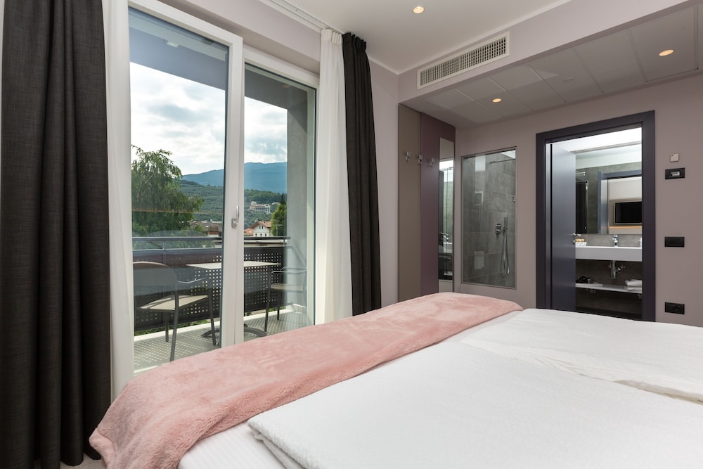 COMFORT, DOUBLE BED, BALCONY