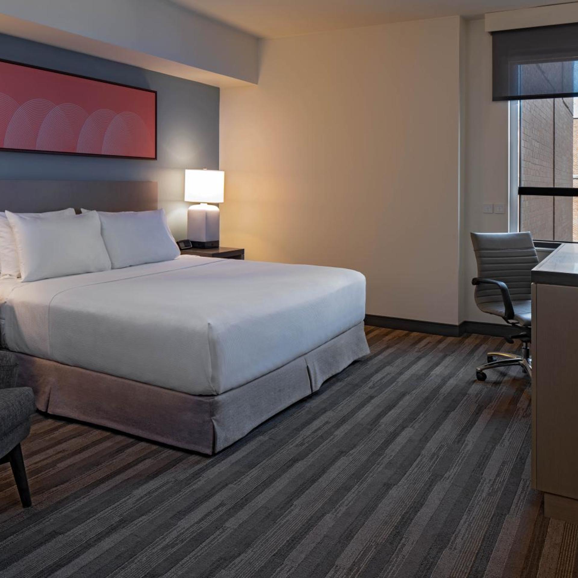 Room, King Bed, Den, Bathtub, Accessible