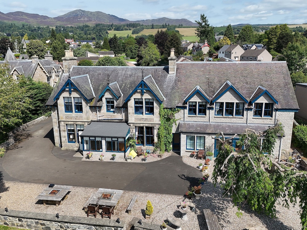 Rosemount Hotel 45/57