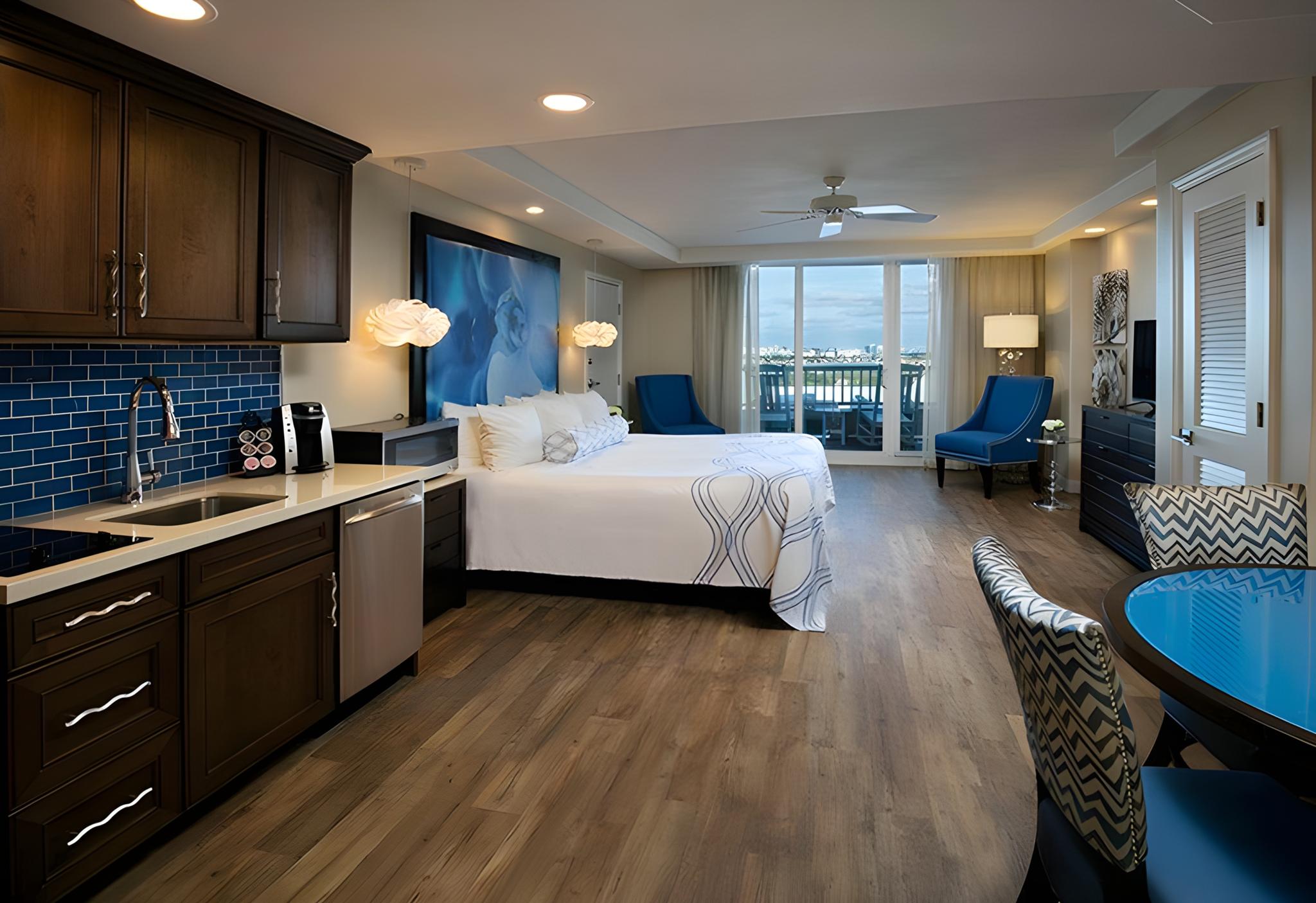Studio, Suite, King Bed, Beach Front, Palm Tower, High Floor