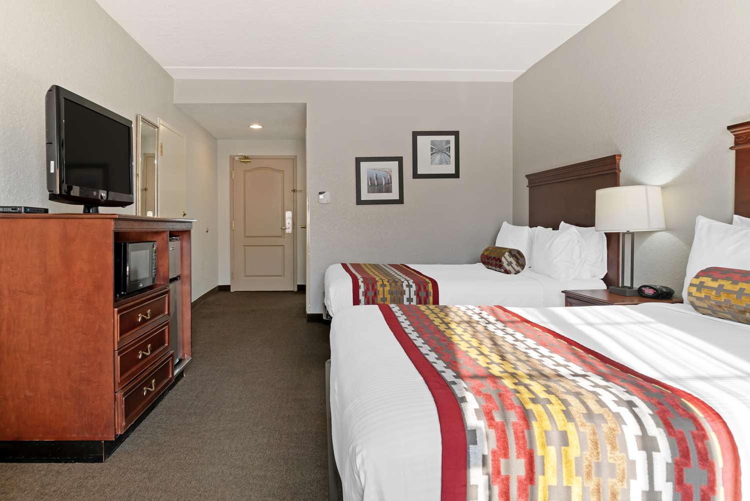 Room, 2 Queen Beds, Bathtub, Accessible