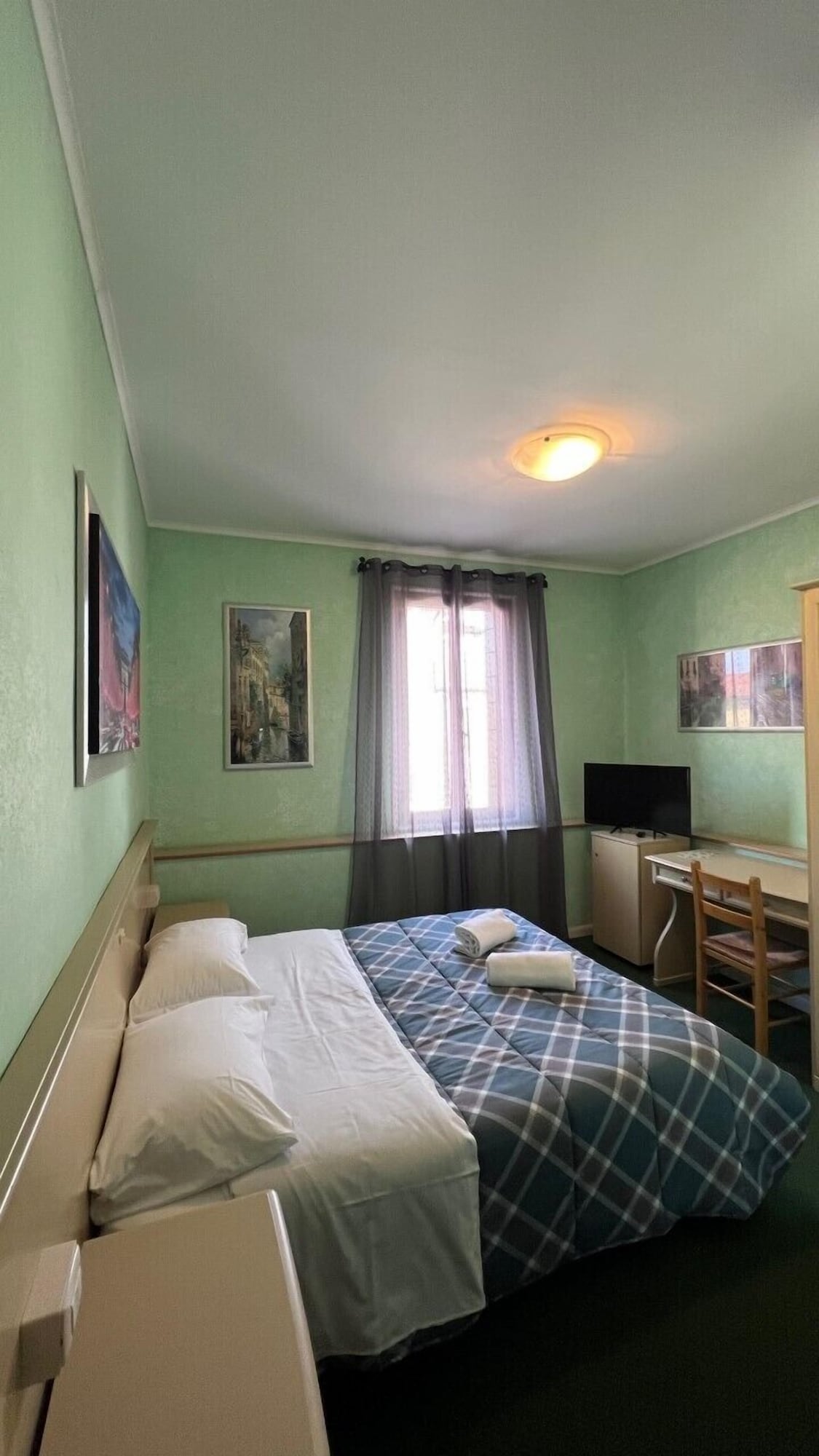 Room, Double Bed
