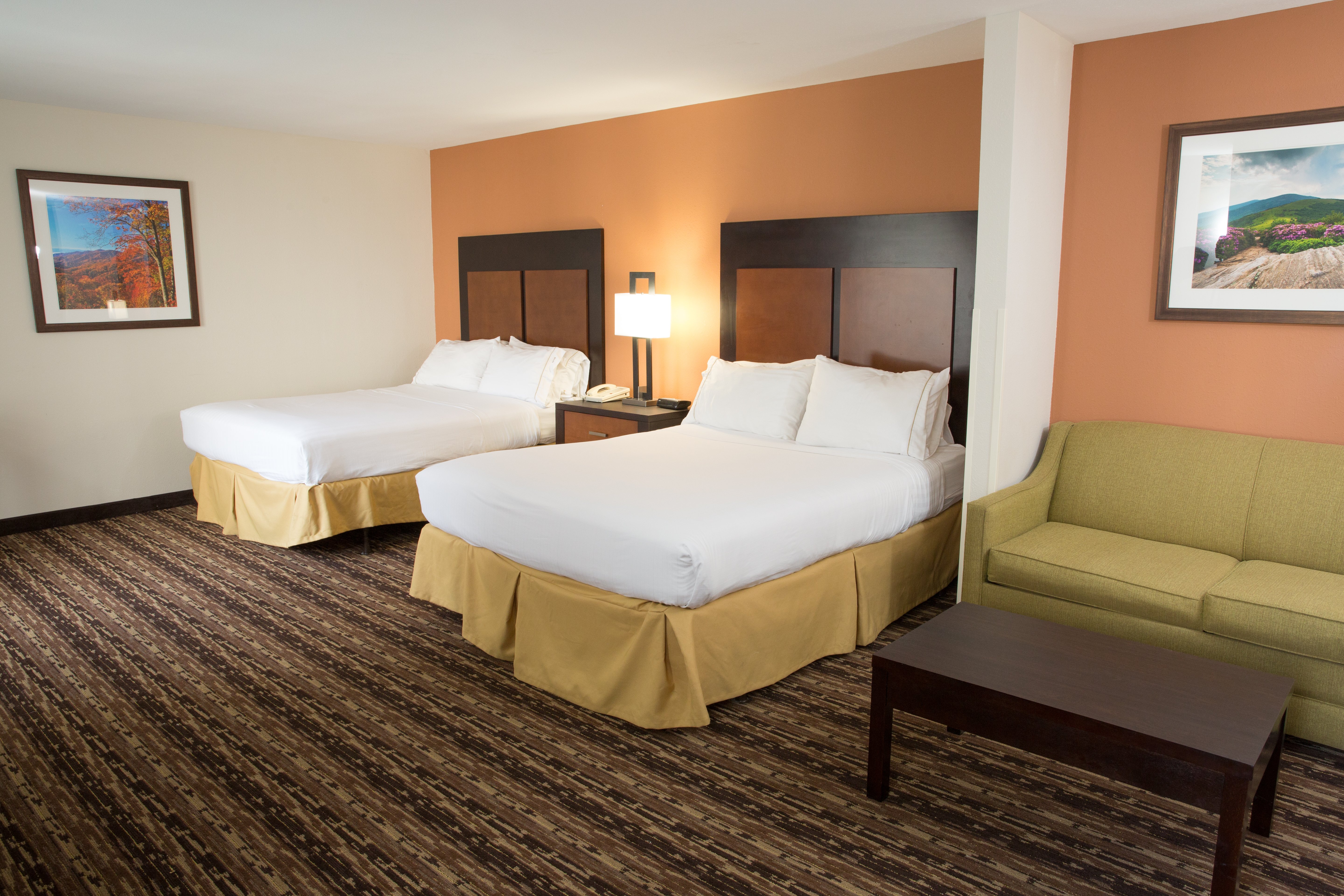 Holiday Inn Express Hotel Suites Cherokee Casino 20/49