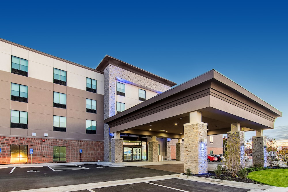 Holiday Inn Express And Suites Atchison 3/30