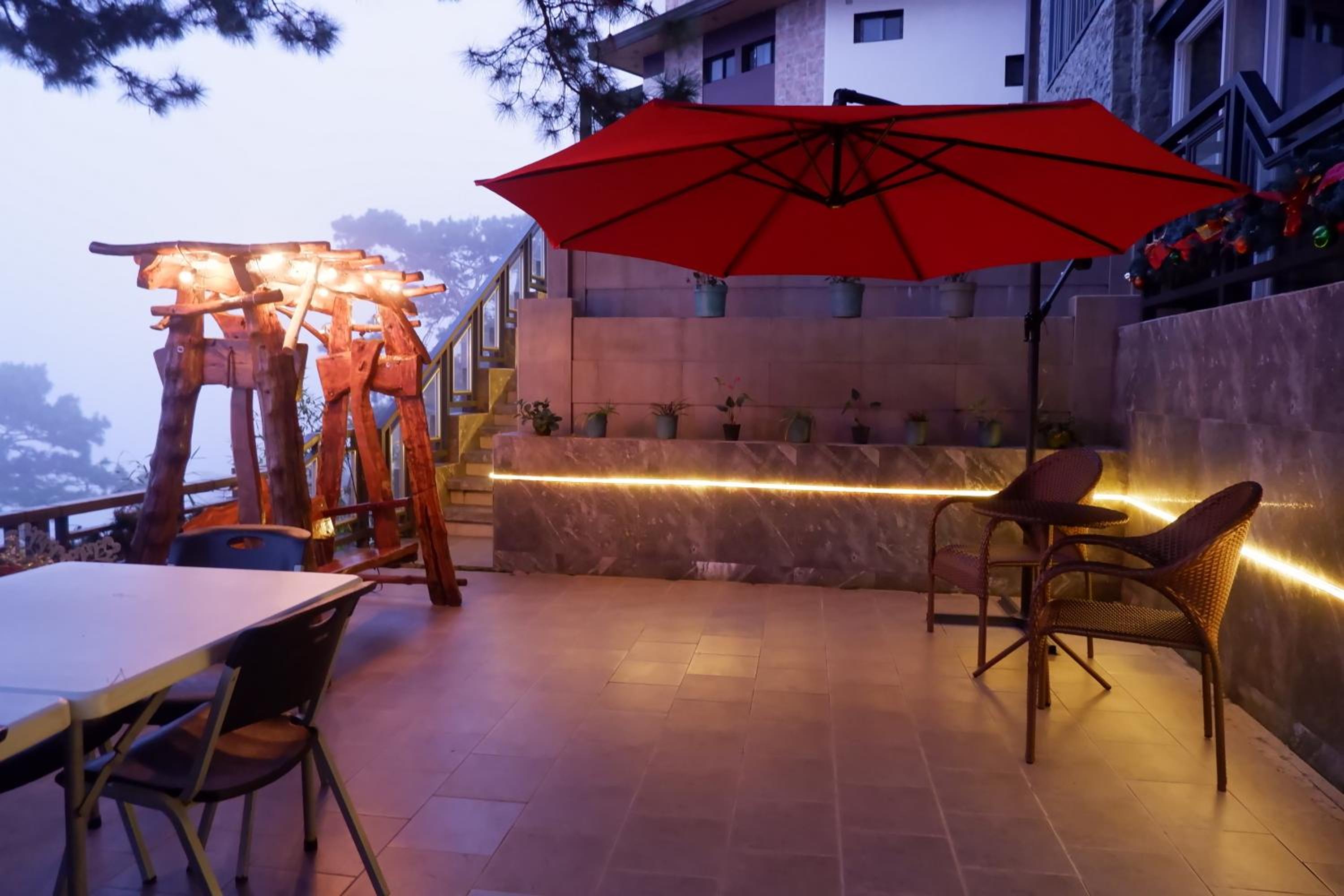 OYO 492 Sunset View Ridge Residences 46/50