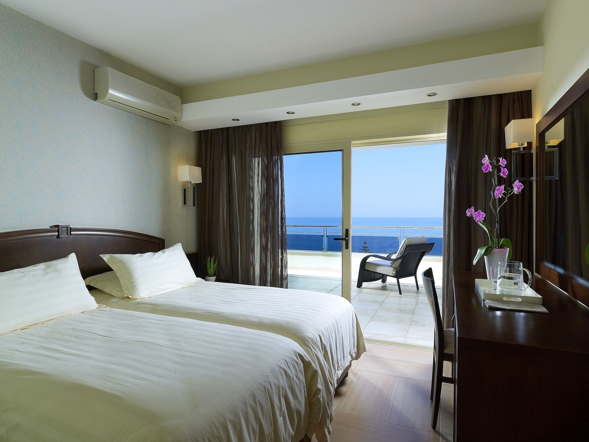1 BEDROOM, SUPERIOR, SUITE