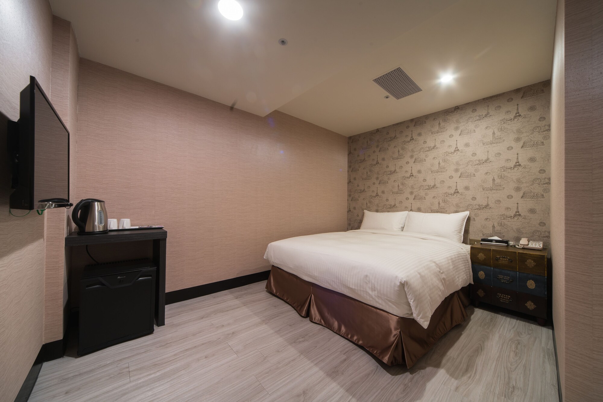 ECONOMY, DOUBLE BED, NO WINDOW