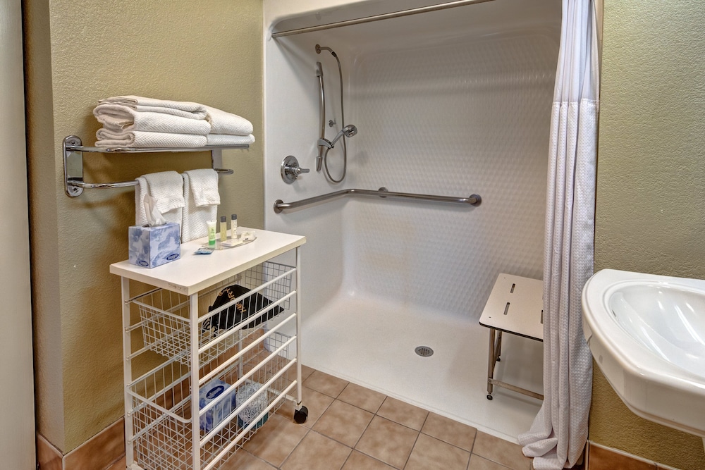 Staybridge Suites Denver - Cherry Creek 17/60