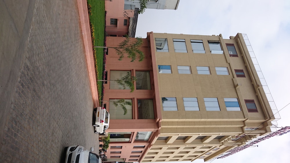 Rosewood International Hotel 6/50