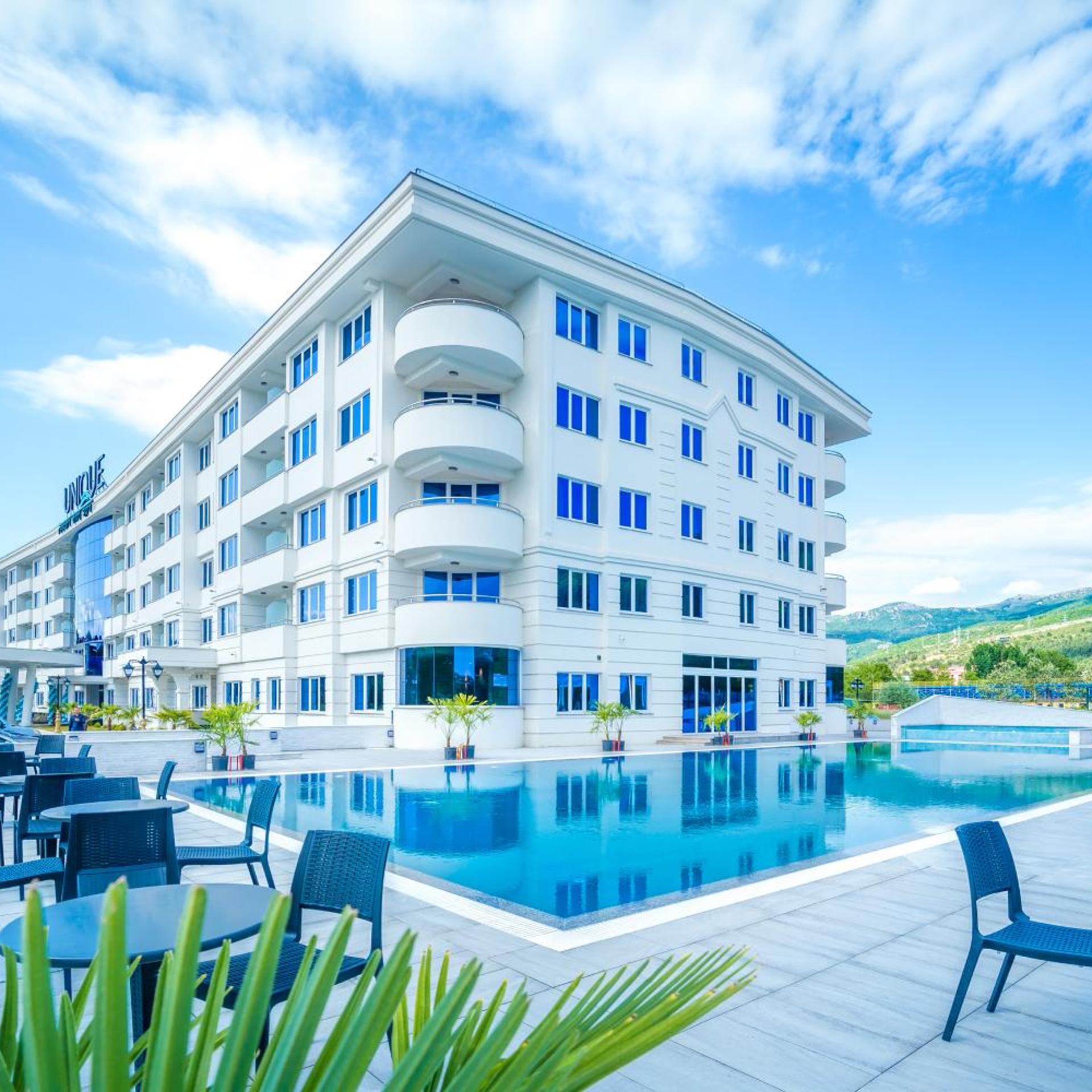 Unique Resort & Spa 2/50
