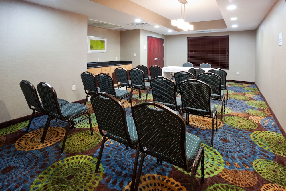 Holiday Inn Express Hotel Suites Rochester 49/51