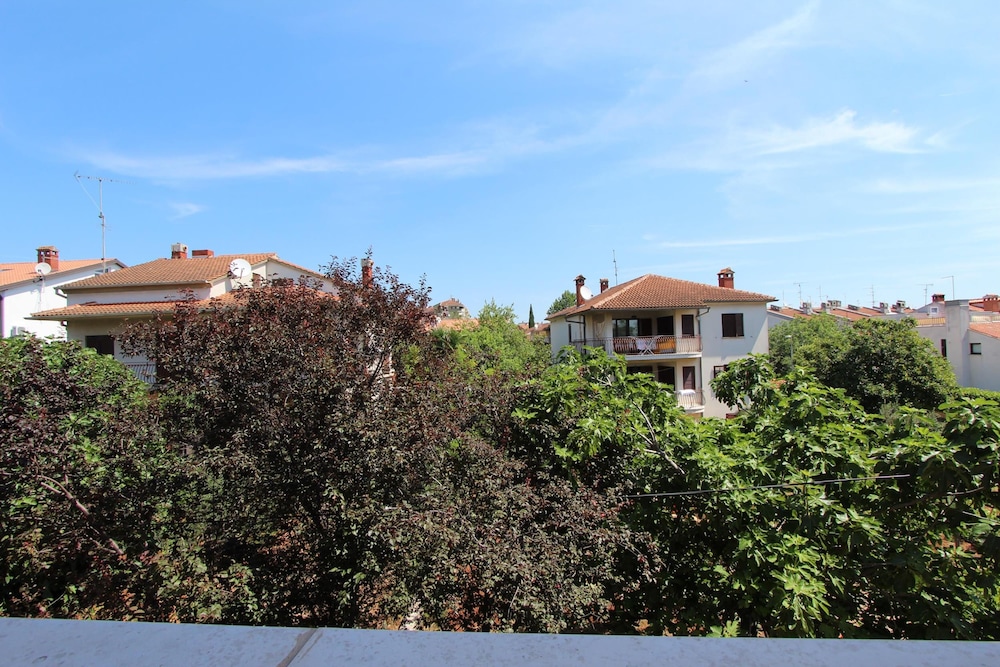 APARTMENTS LORA 60/66
