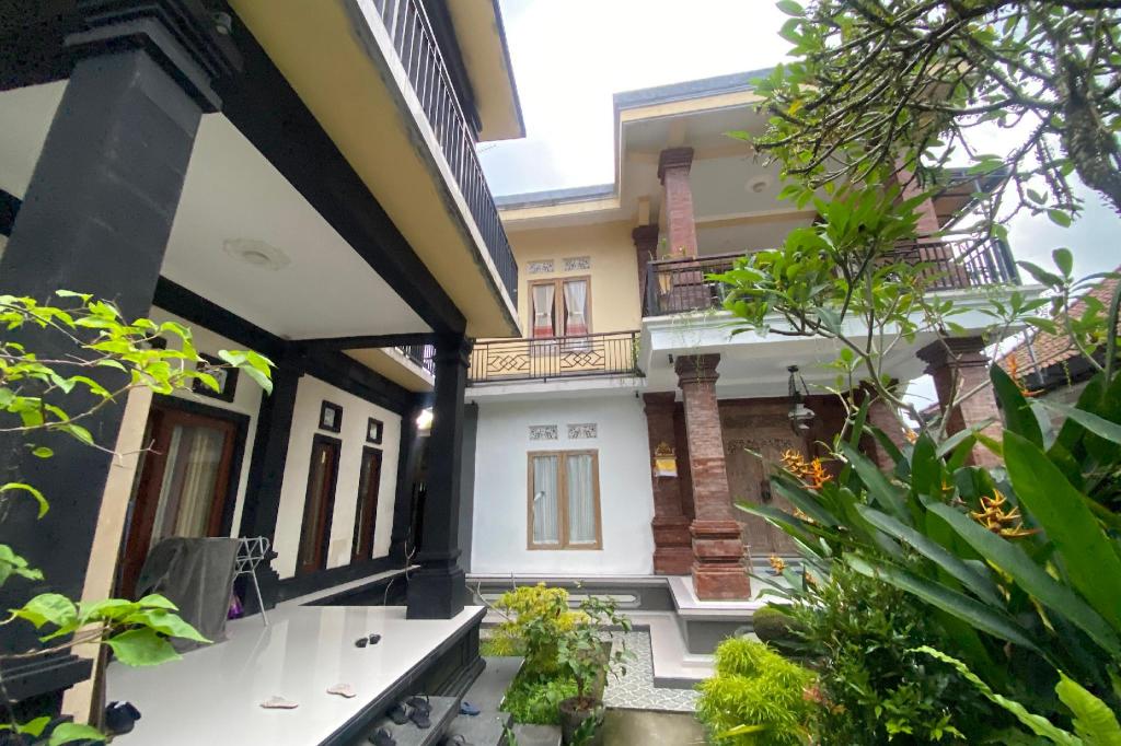 Capital O 93844 Arta Adi Homestay NearBali Zoo 6/24