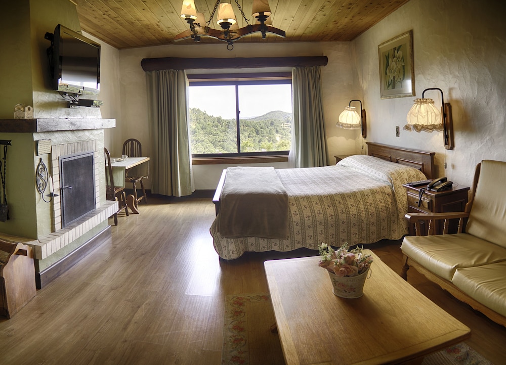 Master, Apartment, 1 Queen and 1 Single Bed