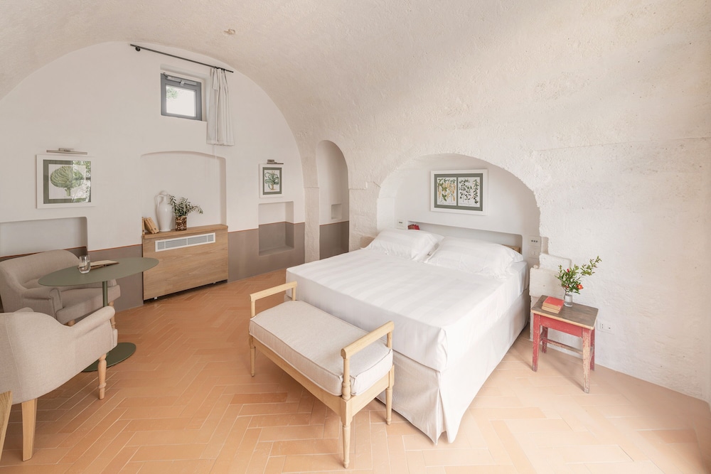 DELUXE, DOUBLE BED