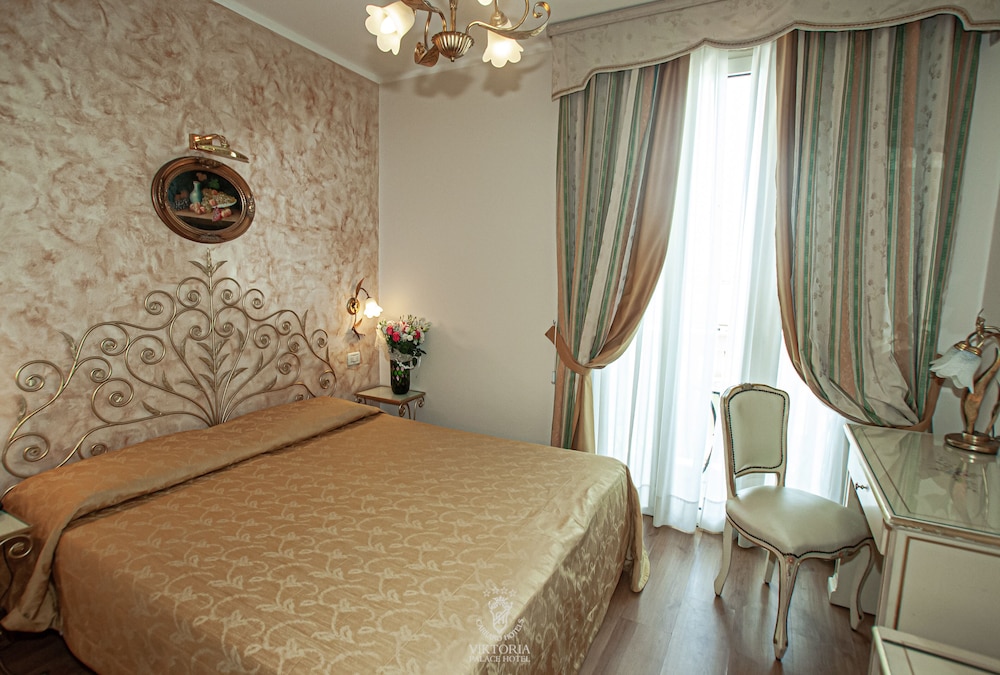 SUPERIOR, DOUBLE BED, LAGOON VIEW, BALCONY