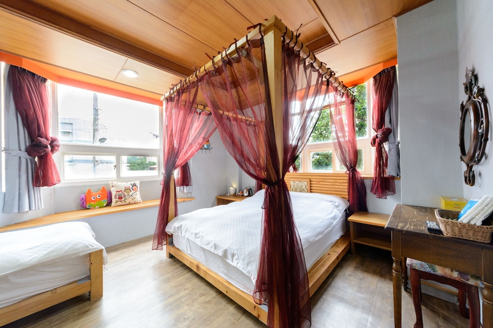 Owl Castle Bed and Breakfast 14/31