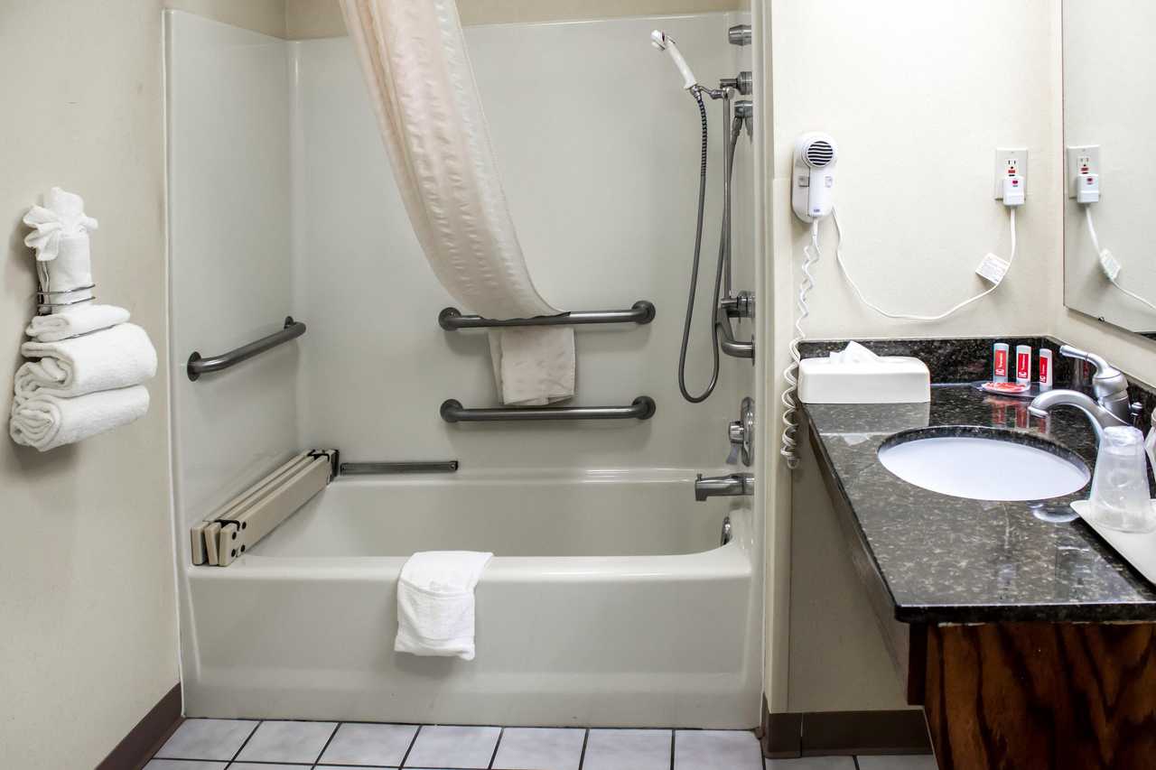 Econo Lodge Greenville near University 60/64