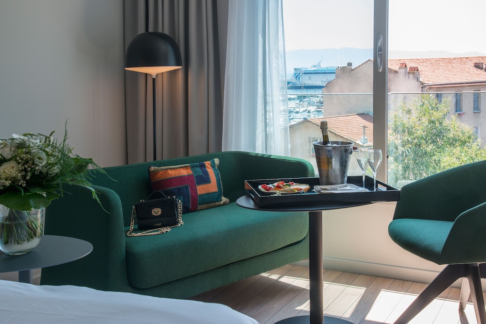 Mercure Ajaccio Centre 41/76