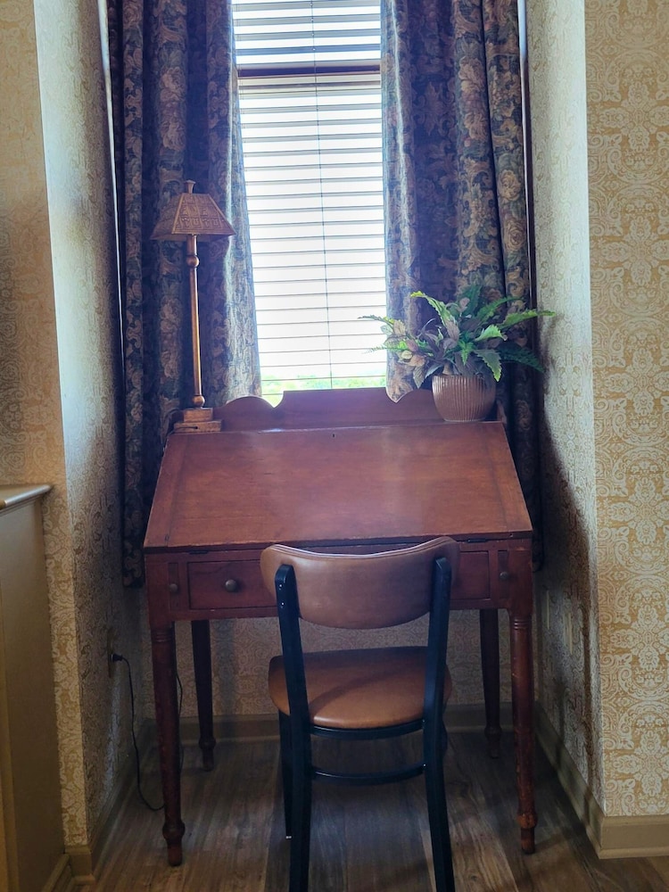 Altland House Inn and Suites 35/50