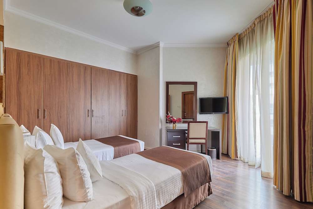 4 Bedrooms, Premier, Apartment, 4 Beds, 2 Queen Beds, Lake View, City Premiere Marina Hotel Apartments 5/6