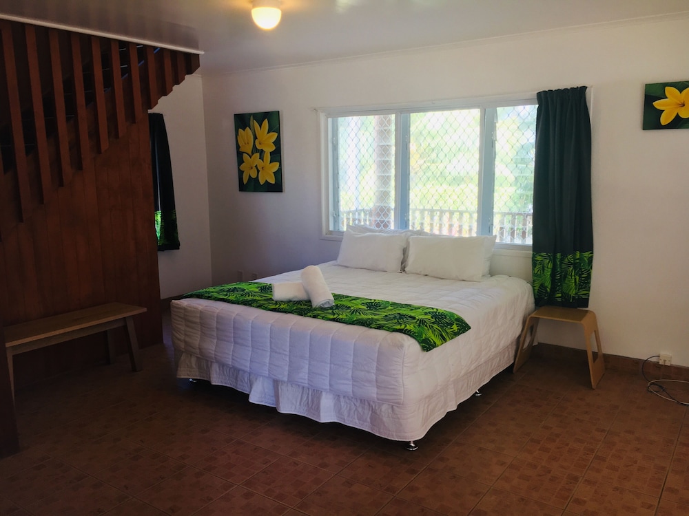 Castaway Resort 36/80