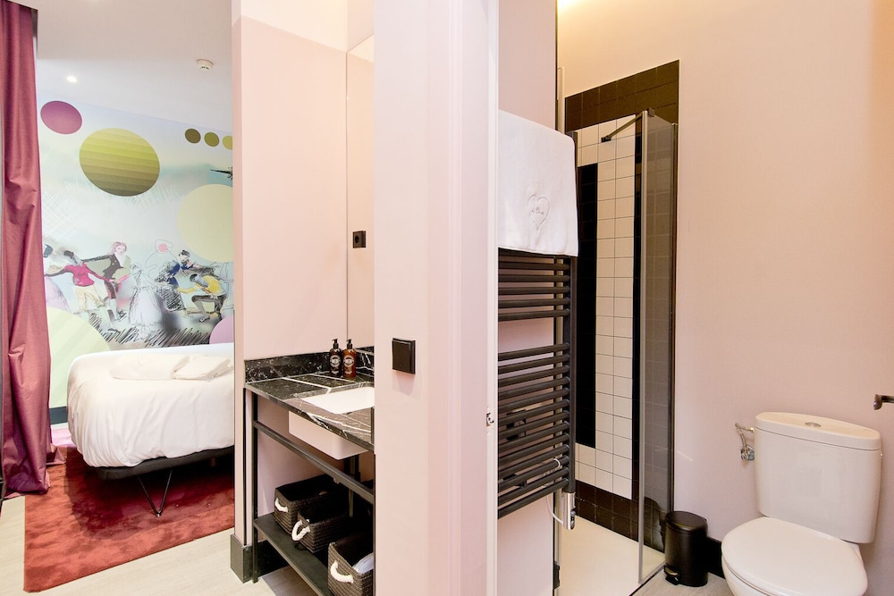 Amor de Dios 17 Boutique Hotel 48/50
