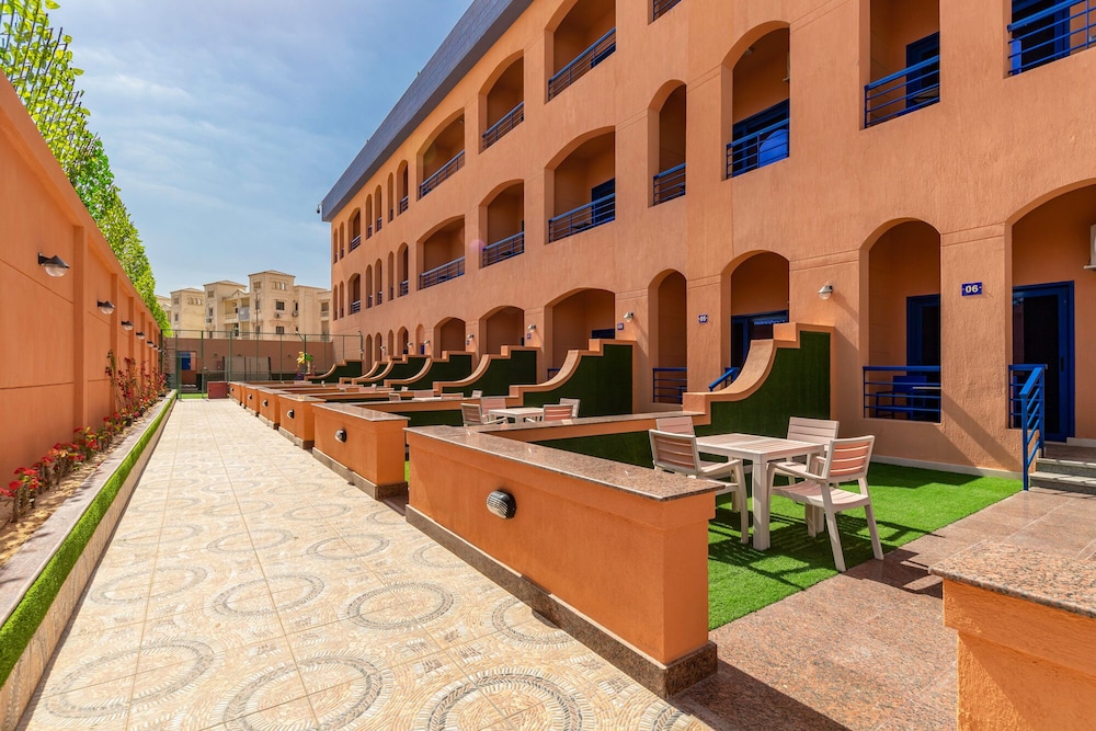 Royal Day Plaza Hotel 40/43