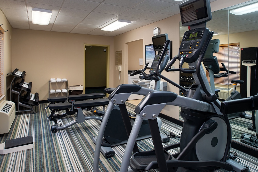 CANDLEWOOD SUITES OLATHE 30/56