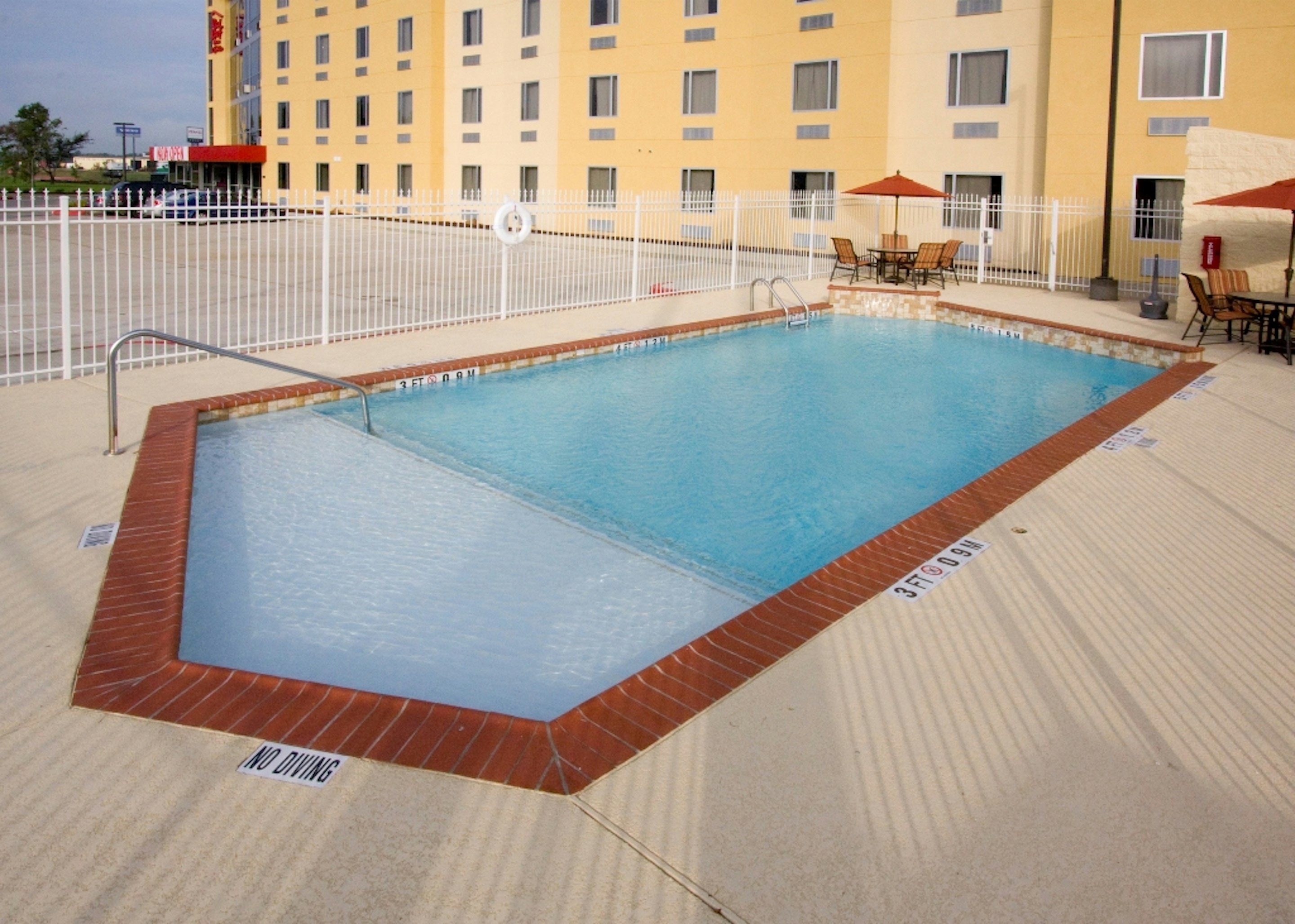 Red Roof Inn & Suites Beaumont 10/18