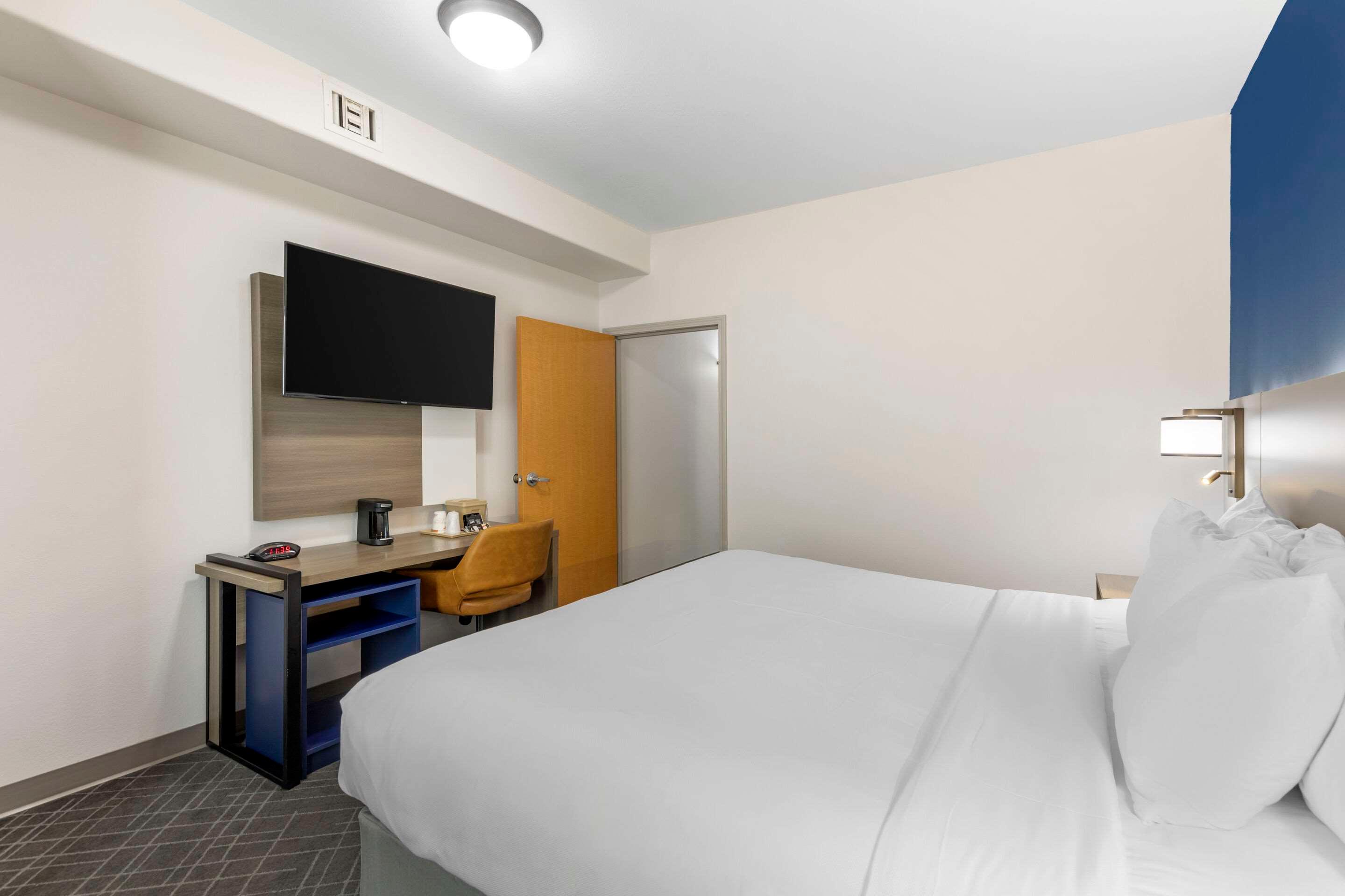 UPGRADE, EFFICIENCY, SUITE, KING BED