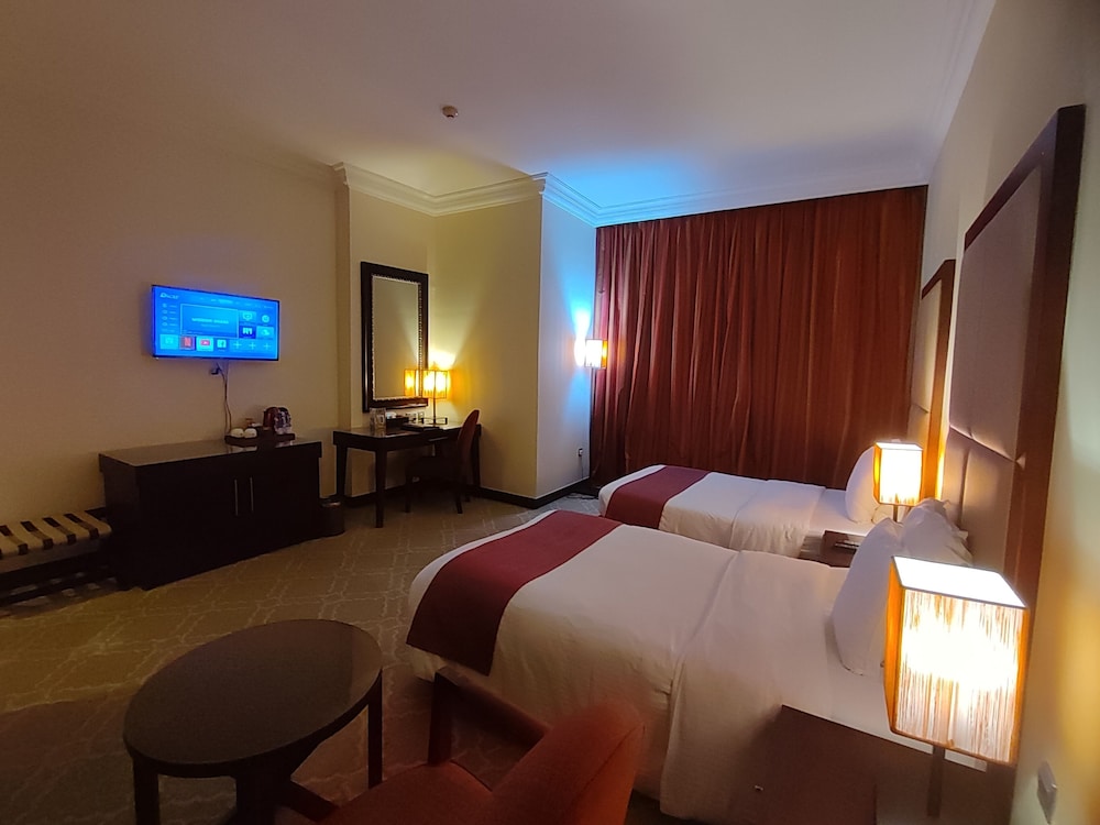 Grand Regal Hotel 17/60